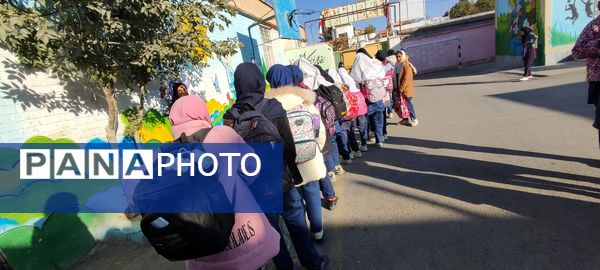 بازدید دانش آموزان مدرسه شهید خاقانی شیروان از کتابخانه اندیشه‌‌ در هفته کتاب و کتابخوانی