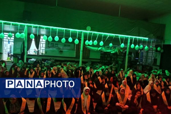 اعتکاف دانش‌آموزی رباط‌کریم با پرچم‌گردانی حضرت ابوالفضل(ع)