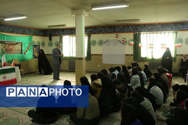 مدرسه حضرت معصومه میزبان نشست تخصصی هدایت تحصیلی دانش‌آموزان پایه نهم