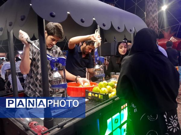 طعم و رنگ در باغ پاییز مشهد
