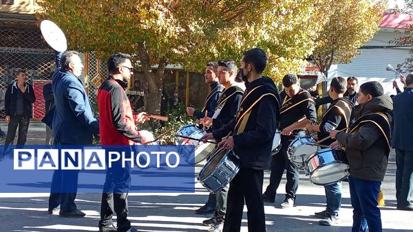 تشییع پیکرشهداى گمنام در شهرکرد 