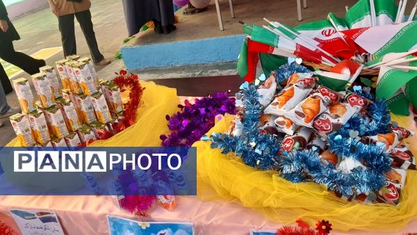 جشن شکوفه‌ها در مدرسه پیک انقلاب ناحیه 2 کرج