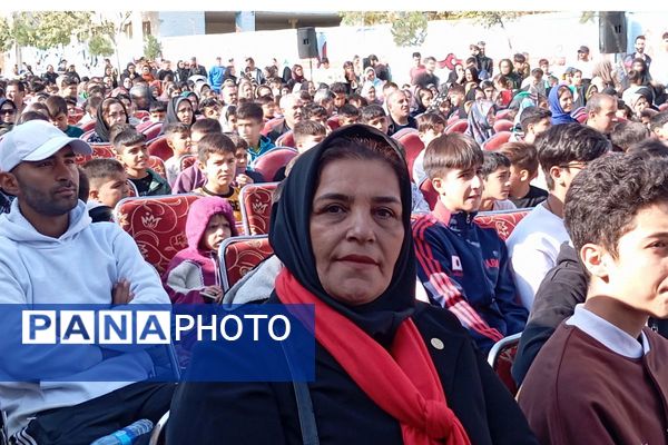  همایش بزرگ پیاده روی خانوادگی در نسیم‌شهر 