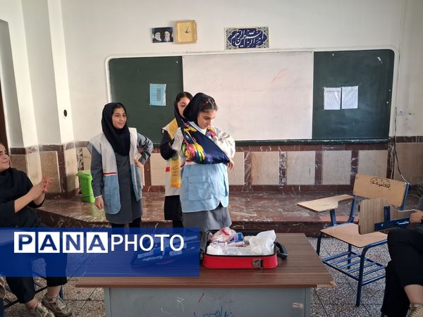 اجزای مانور زلزله تمام تشکیلاتی در دبیرستان مدرس تبریز 