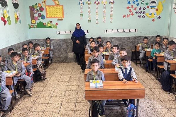 آغاز سال تحصیلی با جشن شکوفه‌ها در دبستان دکتر علی شریعتی 