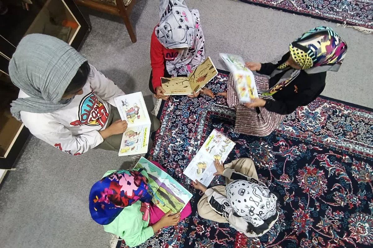 مسابقه نقاشی و کتابخوانی در مراکز شبه خانواده تحت نظارت بهزیستی همزمان با هفته کتابخوانی