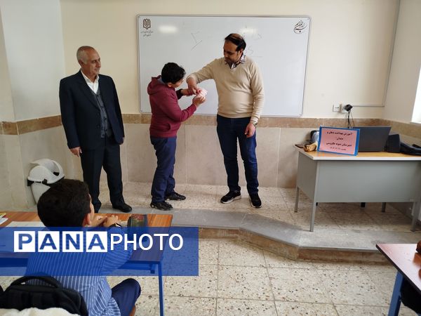 آموزش بهداشت دهان و دندان در دبیرستان نمونه مرحوم طاووسی