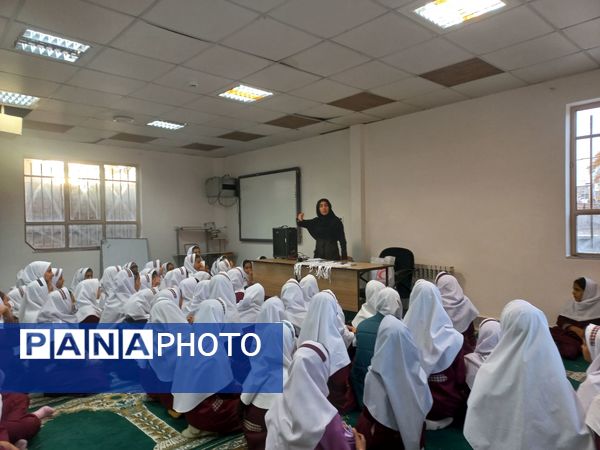 جلسه توجیهی  سفیران سلامت دبستان دخترانه شطیطه۲