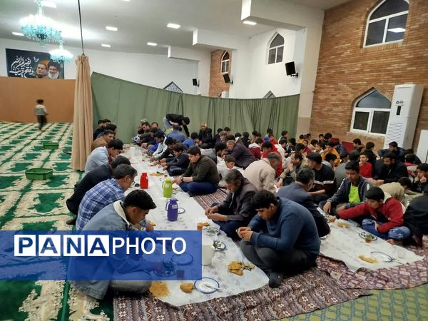 جز خوانی قرآن به همراه افطاری در مسجد خاتم النبیین بیرجند