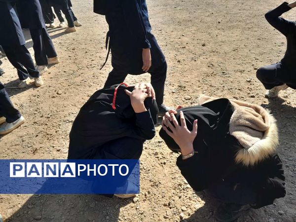 مانور زلزله در دبیرستان مادرمهربان خلیل آباد