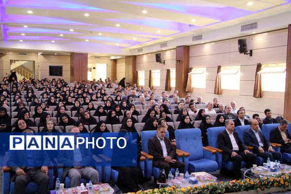 گردهمایی مدیران مدارس ناحیه 2 تبریز