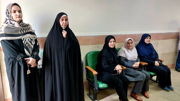جشن عاطفه‌ها در مدارس منطقه ۵؛ جلوه‌ای از همدلی برای حمایت از دانش‌آموزان نیازمند