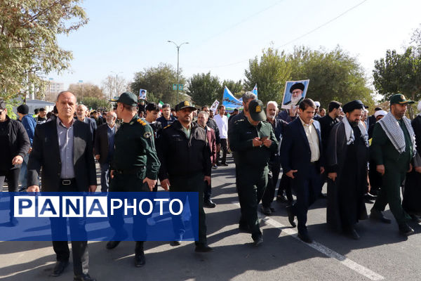 راهپیمایی روز دانش‌آموز در محمدشهر کرج 