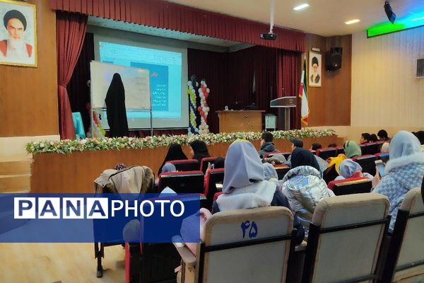 کلاس آموزشی خبرنگاری در کانون مهر تابان نیشابور