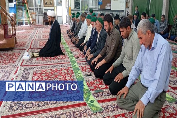 اقامه نماز جمعه در هفته دفاع مقدس  در شهر بار نیشابور