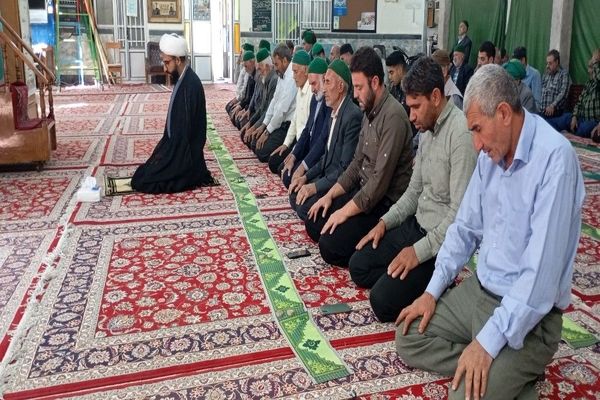 اقامه نماز جمعه در هفته دفاع مقدس  در شهر بار نیشابور