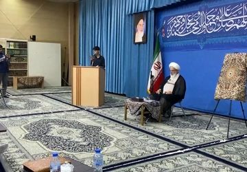 نشست صمیمانه دانشآموزان و فرهنگیان یزد با نماینده ولیفقیه