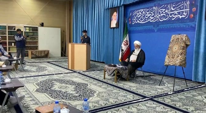 نشست صمیمانه دانش‌آموزان و فرهنگیان یزد با نماینده ولی‌فقیه