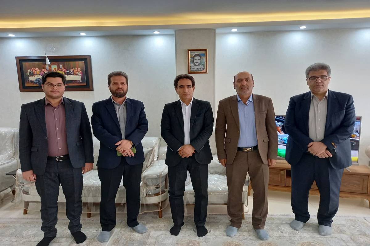 تجلیل از فرزند شهید و پیشکسوت فرهنگی حوزه شاهد در همدان