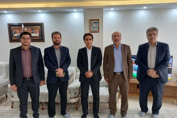تجلیل از فرزند شهید و پیشکسوت فرهنگی حوزه شاهد در همدان 