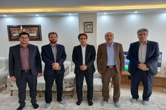 تجلیل از فرزند شهید و پیشکسوت فرهنگی حوزه شاهد در همدان 