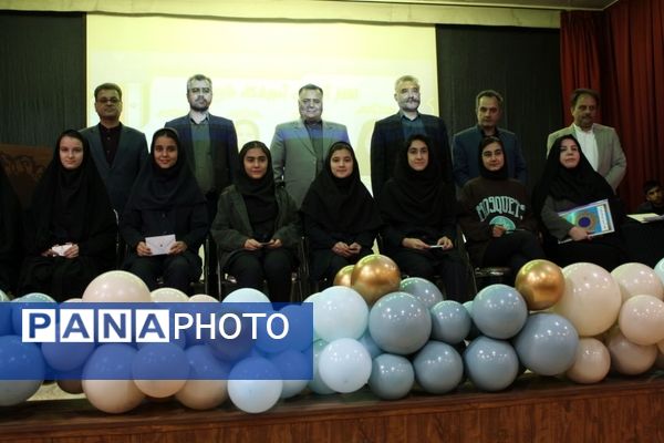 تقدیر از دانش‌آموزان منتخب استانی و کشوری جشنواره نوجوان خوارزمی در نیشابور 