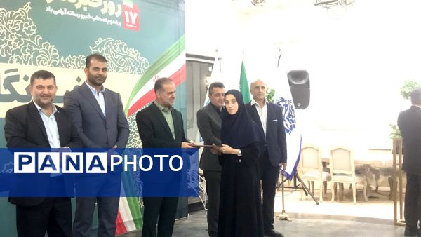 آیین تجلیل از خبرنگاران و اصحاب رسانه در محمودآباد