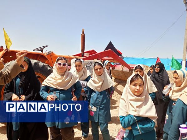 بازدید دانش آموزان دبستان سمیه از کنگره ملی شهید مدرس