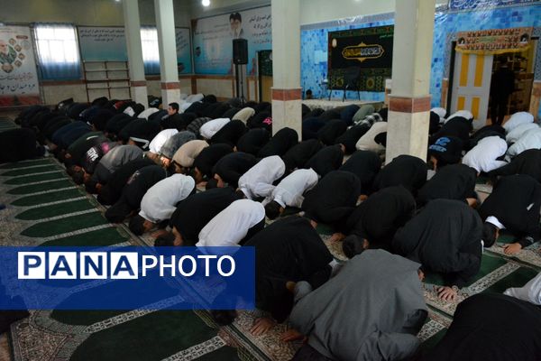 نماز باران در مدرسه شهدای علم و فناوری بهارستان‌دو