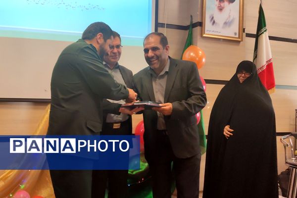 آیین تجلیل از فرهنگیان بسیجی ناحیه 2 شیراز