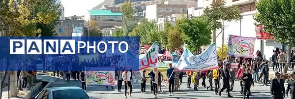 برگزاری راهپیمایی ۱۳ آبان روز دانش‌آموز در شهرستان فیروزکوه 
