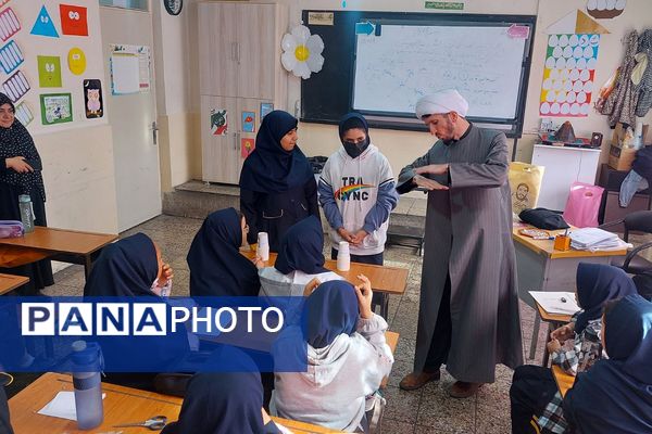 برگزاری کارگاه‌های آموزشی با حضور روحانیون گروه‌های جهادی در مدارس ناحیه دو شهرری 