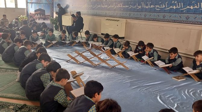 مراسم جزءخوانی قرآن و اقامه نماز جماعت در مدرسه جمال اصفهان 