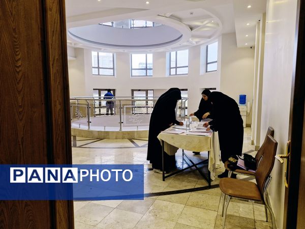 آیین تجلیل از منتخبان چهل و دومین دوره مسابقات قرآن و عترت و نماز در ناحیه ۳ مشهد مقدس