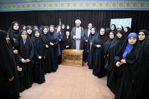 دیدار جمعی از بانوان فرهنگی و دانش‌آموزان فعال با نماینده ولی فقیه در استان همدان