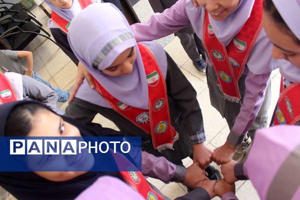 بازدید مدیر سازمان دانش‌آموزی استان و همکاران ستادی از مدارس تشکیلاتی زرند 