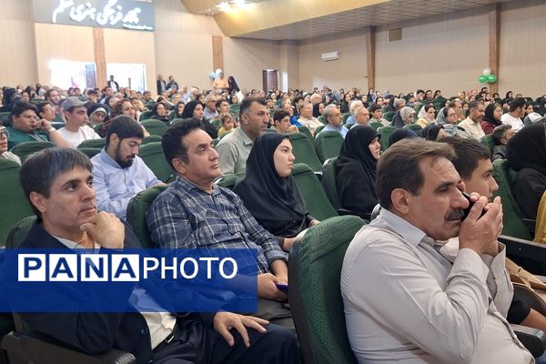 تجلیل از رتبه‌های برتر علمی فرزندان 