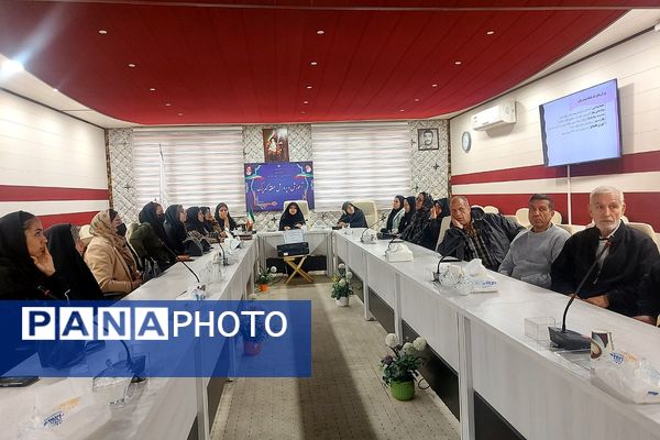 دوره صلاحیت‌های حرفه‌ای متصدیان پایگاه تغذیه سالم منطقه کهریزک 