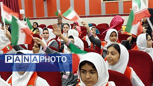 همایش تجلیل از مربیان و اعضای پیشتاز در محمودآباد 
