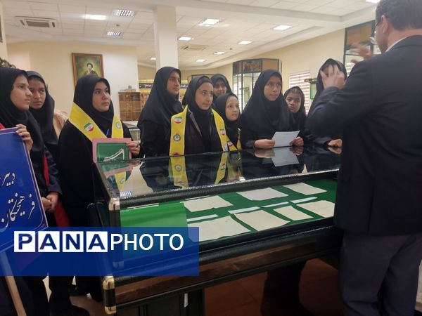 هفته کتاب خوانی در آرامگاه شهید مدرس