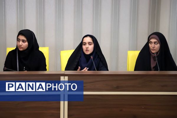 نشست مدیرکل آموزش و پرورش آذربایجان شرقی با نمایندگان مجلس دانش‌آموزی