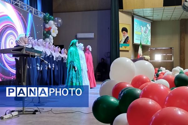 تقدیر از برگزیدگان کشوری و استانی مسابقات فرهنگی و قرآنی ناحیه 3 شیراز