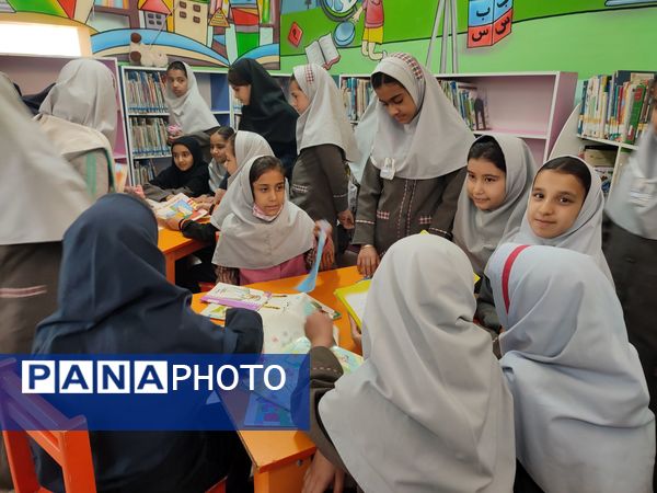 بازدید دانش‌آموزان دبستان شهید نجفی فدافن از کتابخانه فدک