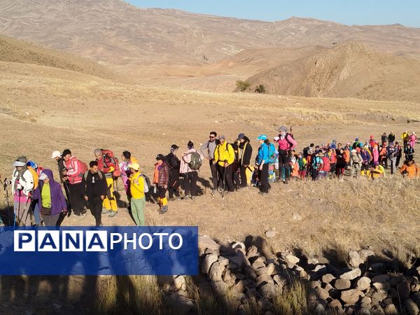 صعود هیات کوهنوردی خراسان شمالی به قله بابا سبز فاروج 