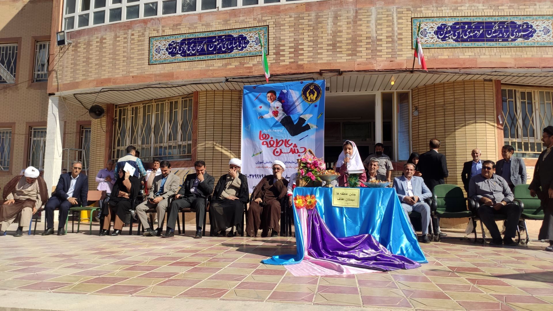 همدلی برای رویش؛ «جشن عاطفه‌ها» در الشتر لبخند را بر لبان دانش‌آموزان می‌نشاند