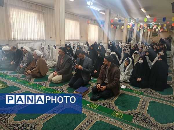 اقامه نماز جماعت در دبیرستان شاهد فاطمیه مشهد