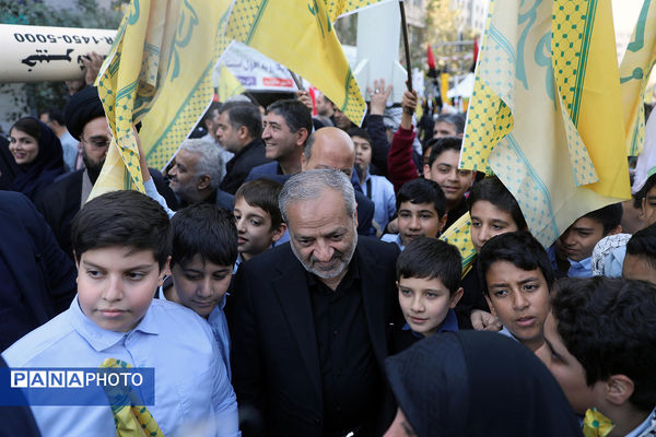 حضور وزیر آموزش و پرورش در راهپیمایی 13 آبان