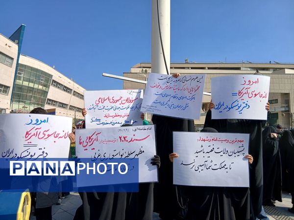 ۱۳ آبان،  روز آشکار ساختن ناتوانی استکبار 