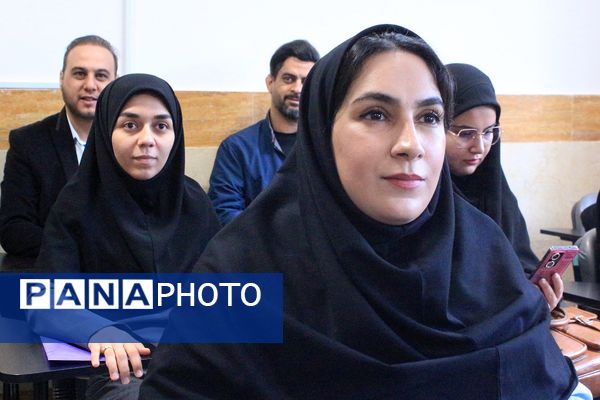  کارگاه دانش‌افزایی زبان انگیلیسی در دبیرستان‌ولایت بهارستان‌دو