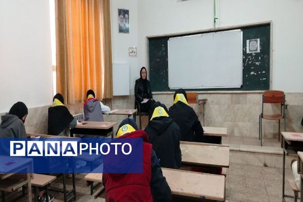  امتحانات ترم اول در دبیرستان دهنوی